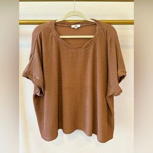 Entro Women’s camel tan brown short sleeve plisse crinkle shirt M/L